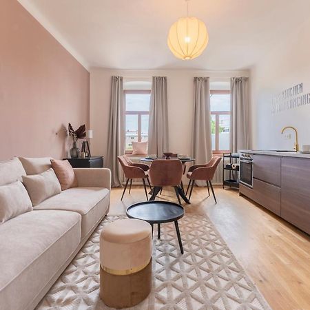 City Lounge Appartement Am Hauptbahnhof Sankt Poelten Esterno foto