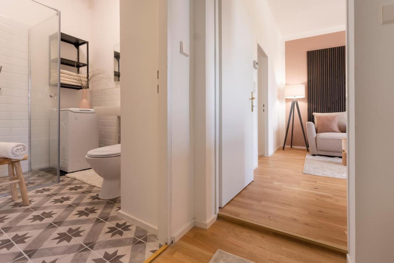 City Lounge Appartement Am Hauptbahnhof Sankt Poelten Esterno foto