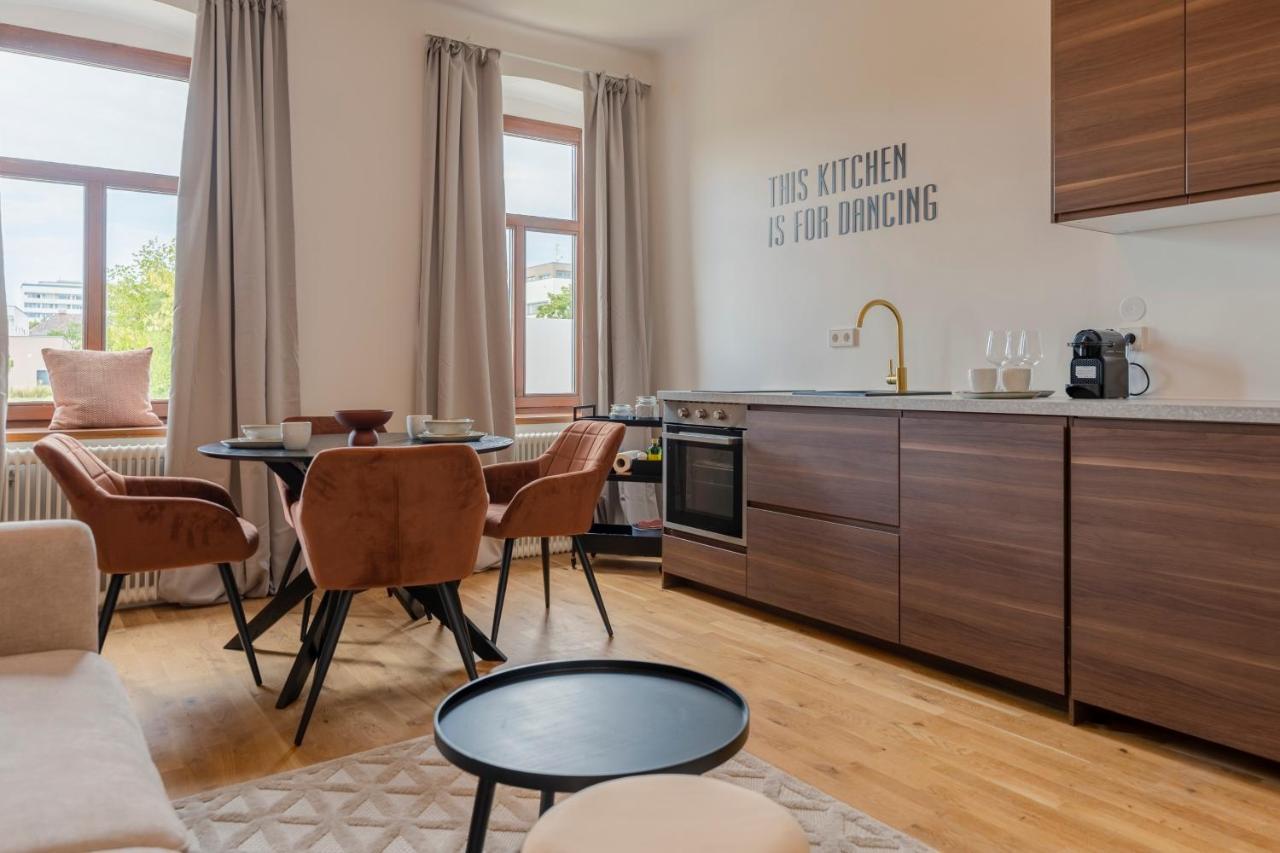City Lounge Appartement Am Hauptbahnhof Sankt Poelten Esterno foto