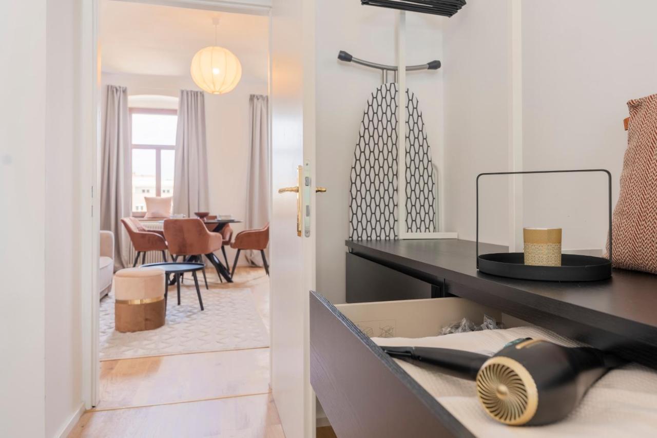 City Lounge Appartement Am Hauptbahnhof Sankt Poelten Esterno foto