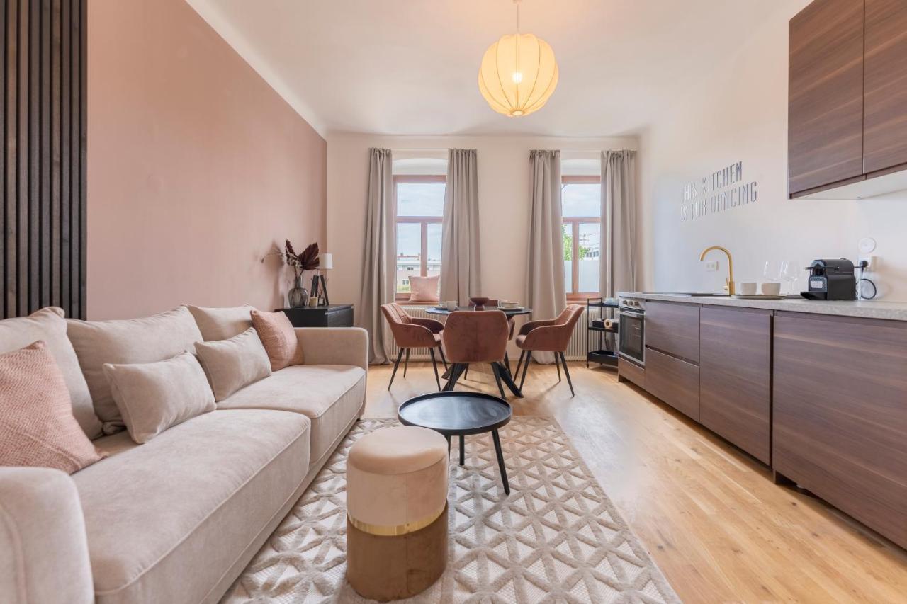 City Lounge Appartement Am Hauptbahnhof Sankt Poelten Esterno foto