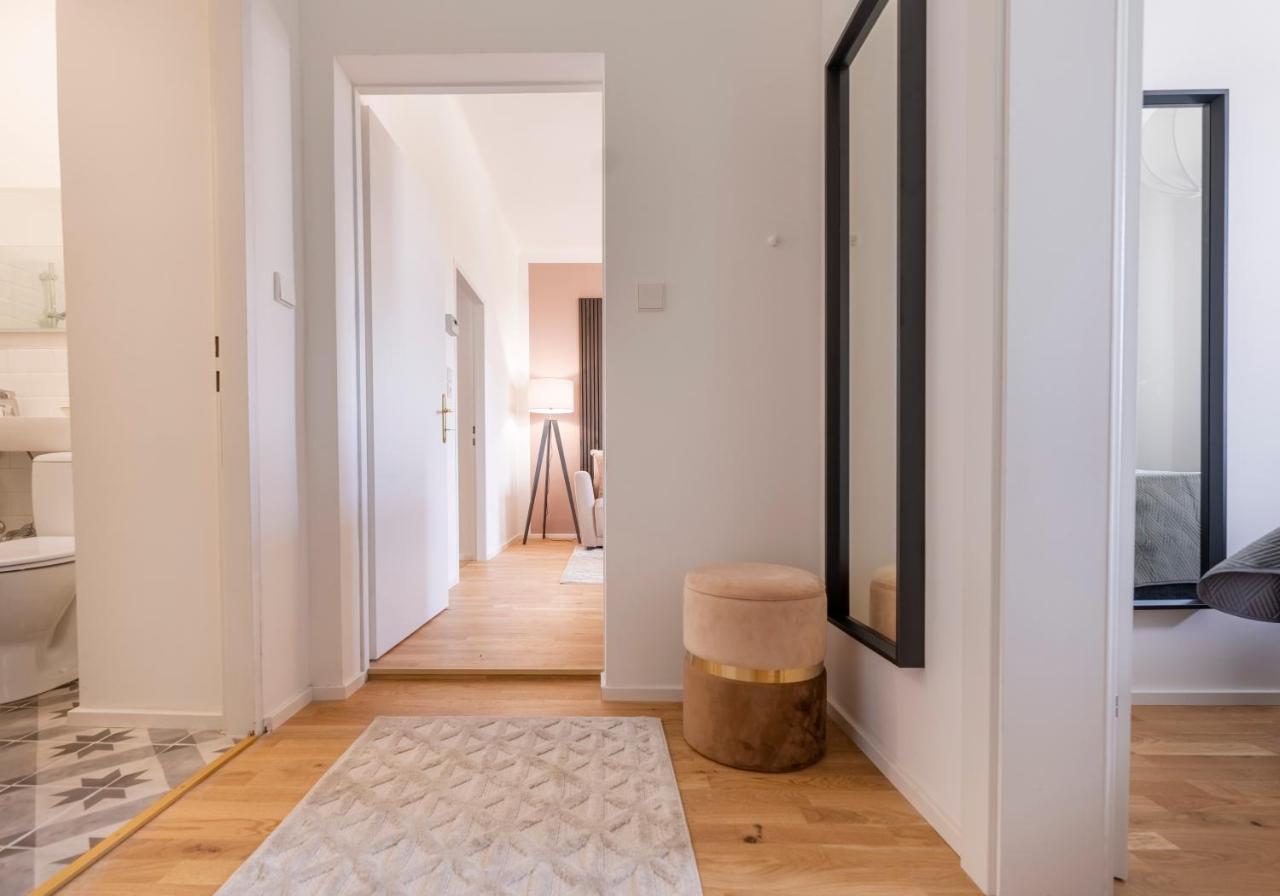 City Lounge Appartement Am Hauptbahnhof Sankt Poelten Esterno foto