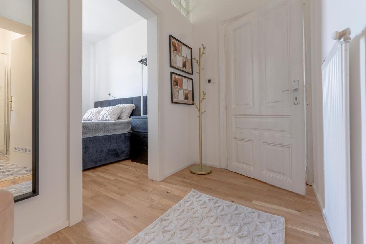 City Lounge Appartement Am Hauptbahnhof Sankt Poelten Esterno foto